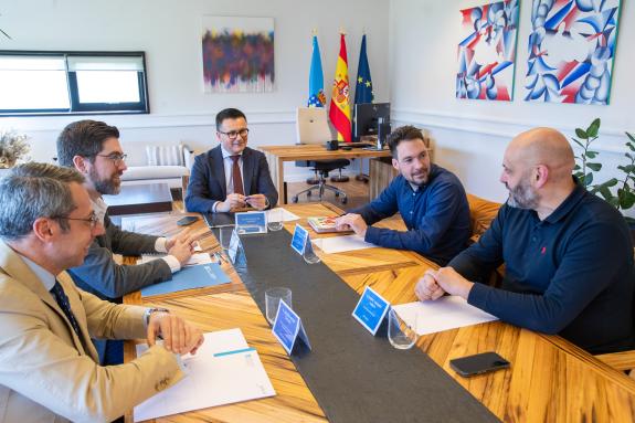 Imagen de la noticia:El conselleiro de Emprego, Comercio e Emigración se reúne con el nuevo secretario general de la UGT de Galicia en el marco d...