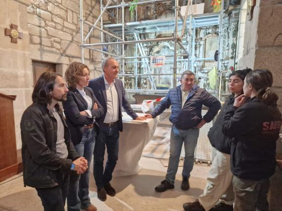 Imaxe da nova:Avanzan a bo ritmo os traballos de restauración do retablo maior da igrexa de San Pedro de Lantaño financiados pola Xunta