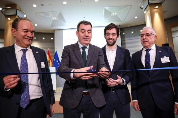 Imaxe da nova:A Xunta leva o legado do Matemático Rodríguez ao Parlamento Europeo como figura universal da ciencia