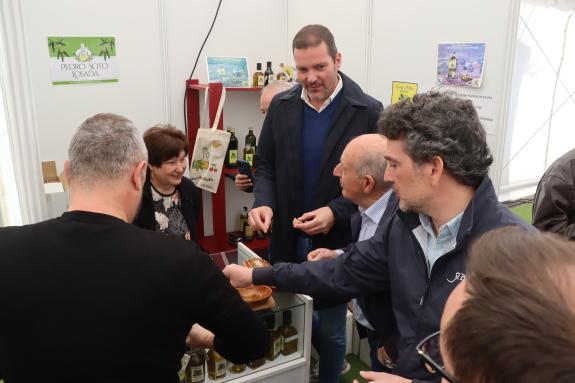 Imaxe da nova:López Campos destaca a riqueza cultural e gastronómica da Ribeira Sacra na Mostra do Aceite