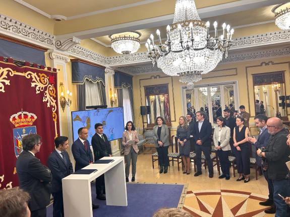 Imaxe da nova:A delegada da Xunta en Ferrol asiste á sinatura da cesión de terreos da zona deportiva da Malata e o seu entorno