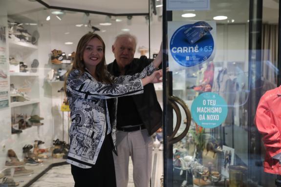 Imaxe da nova:A Xunta invita a establecementos comerciais e de restauración a sumarse ao Carné+65 ofrecendo descontos ás persoas maiores