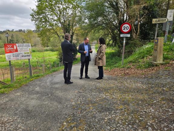 Imaxe da nova:Xosé Merelles e a alcaldesa de Teo analizan distintas actuacións de posta en valor da contorna do Camiño Portugués