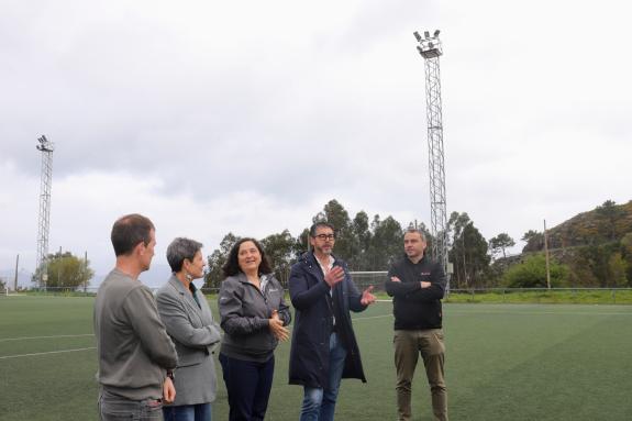 Imaxe da nova:A Xunta impulsa a mellora da eficiencia enerxética do campo de fútbol de Porto do Son coa renovación da súa iluminación cun investi...