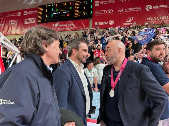 Imaxe da nova:Diego Calvo asiste en Lille, Francia, ao partido de volta da final da Eurocopa de baloncesto feminino que disputou o Baxi Ferrol