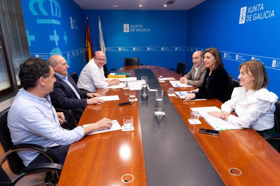 Imagen de la noticia:Ángeles Vázquez y el alcalde de Pantón se reúnen para abordar cuestiones de interés para el municipio