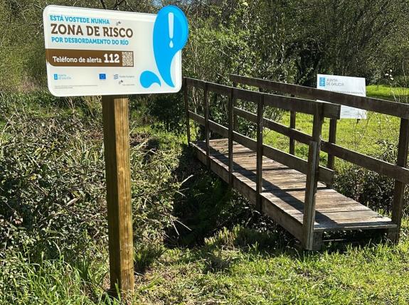 Imagen de la noticia:A Xunta instala paneis informativos para sensibilizar á cidadanía sobre a área de risco de inundación do río Belelle, no con...