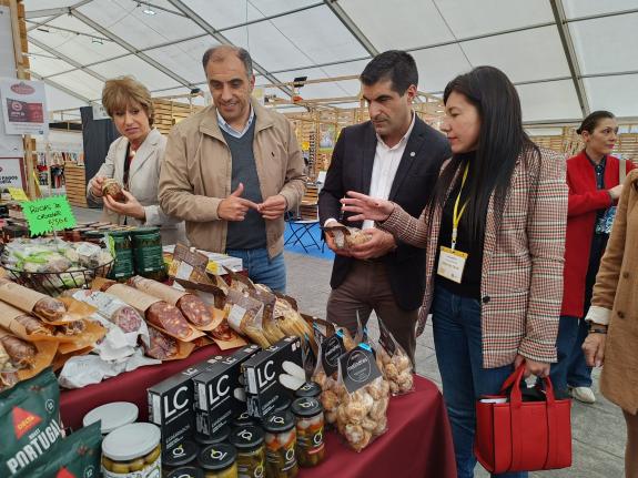 Imagen de la noticia:La Xunta destaca en `Poio Mostra´ la importancia de las ferias como herramienta de dinamización y visibilidad del comercio l...