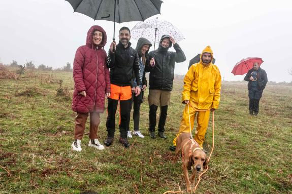 Imaxe da nova:Ángeles Vázquez asiste á Supercopa Galicia Terra de Melide de rastro de xabaril con cans a corda