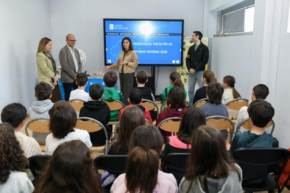 Imaxe da nova:MeteoGalicia supera xa as 30.000 visitas de escolares desde 2006 dando a coñecer o seu labor e a relevancia de estudar os fenómenos...