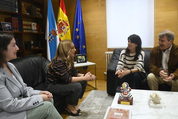Imagen de la noticia:La conselleira María M. Allegue mantiene una reunión con la alcaldesa de San Cibrao das Viñas