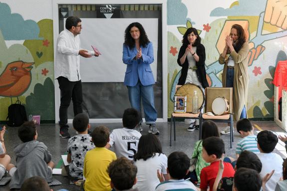 Imaxe da nova:A Xunta pon en valor o papel das mulleres na transmisión da poesía popular oral galega  entre o alumnado máis novo