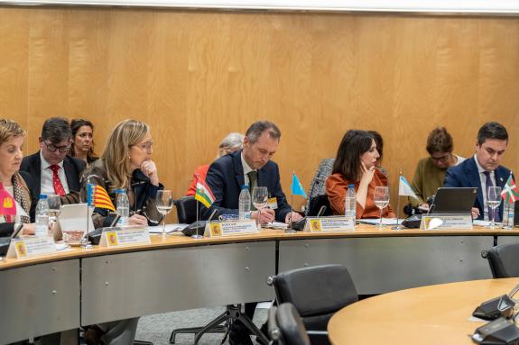 Imagen de la noticia:La Xunta reclama más participación en la gestión de los fondos europeos y que se reparta a las comunidades parte de los aran...