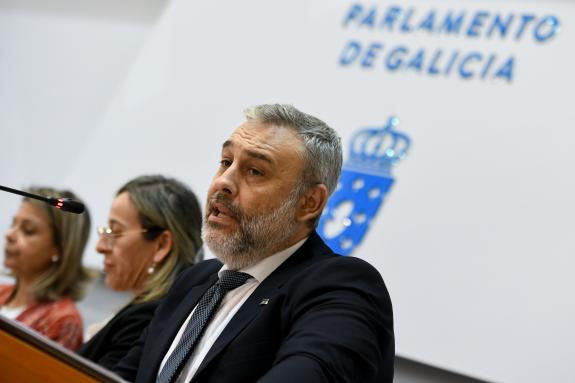 Imaxe da nova:O xerente do Servizo Galego de Saúde remarca no Parlamento que todos os nenos das comarcas do Condado e da Paradanta teñen atención...