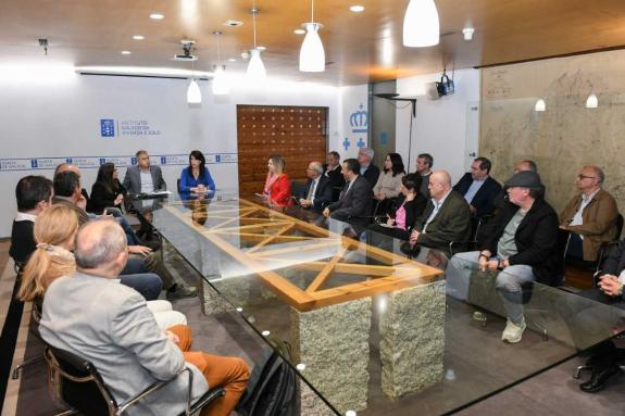 Imaxe da nova:A conselleira M. Allegue anima a promotores e cooperativistas a presentar as súas ofertas para o concurso de parcelas de Ferrol e d...