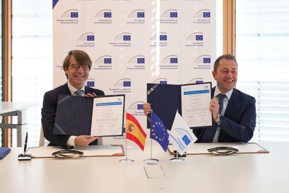 Imaxe da nova:A Xunta asina en Luxemburgo un préstamo co Banco Europeo de Investimentos para financiar as obras do novo CHUAC