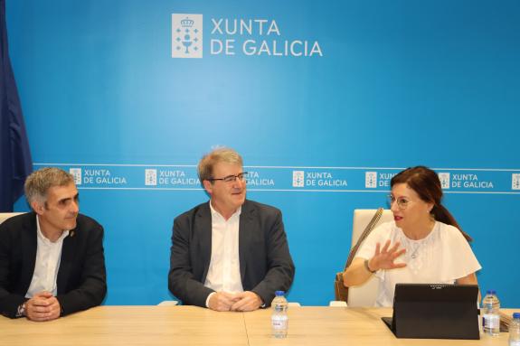 Imaxe da nova:A Xunta amosa o funcionamento da APLU a unha representación do organismo homólogo na deputación de Badajoz