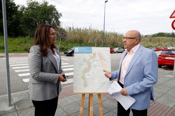 Imagen de la noticia:Ana Ortiz visita las parcelas de Navia en las que la Xunta construirá  otras 75 viviendas de promoción pública