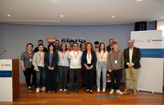 Imaxe da nova:Xunta e Repsol presentan un reto sobre industria química que será resolto polo CIFP Universidade Laboral de Culleredo e o IES Marqu...