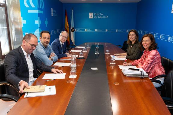 Imaxe da nova:Ángeles Vázquez e o alcalde da Guarda avalían a iniciativa para constituír a Reserva da Biosfera Transfronteiriza Miño-Minho