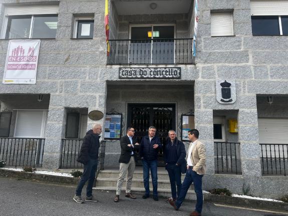 Imagen de la noticia:La Xunta avanza en la colaboración con el ayuntamiento ourensano de Esgos para impulsar las oportunidades laborales y el des...