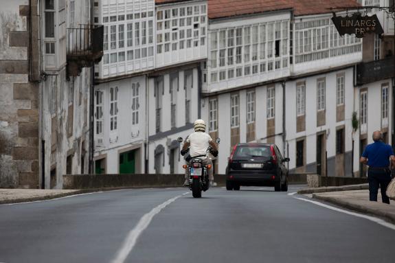 Imagen de la noticia:La Xunta abre este lunes el plazo de inscripción en los cursos gratuitos de conducción segura de motos, que se celebrarán en...