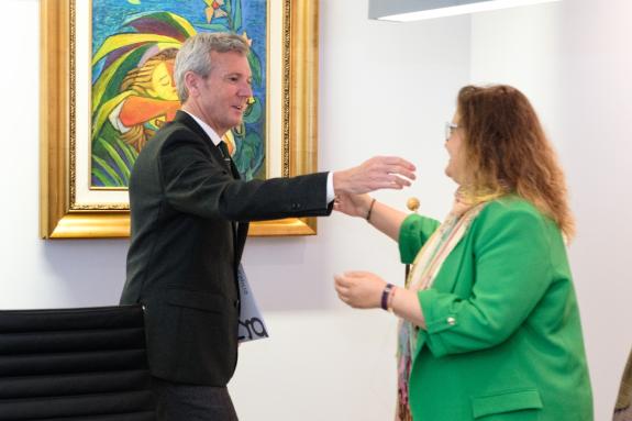 Imaxe da nova:Rueda reúnese coa directora da Asociación Galega de Familias de Acollida (ACOUGO)