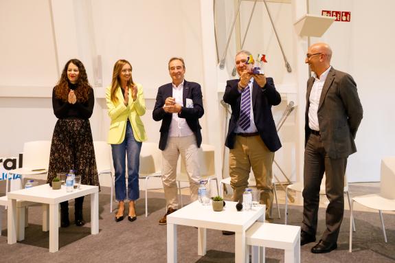 Imaxe da nova:Fabiola García enxalza o labor que desempeñan o tecido asociativo e as familias na visibilización e sensibilización sobre o dano ce...