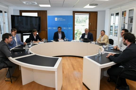 Imagen de la noticia:La Xunta y Ufedega trabajarán de la mano en la elaboración de un plan de medidas para luchar contra la violencia en el depor...