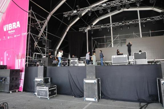 Imaxe da nova:Arias comproba os preparativos do FIV de Vilalba, que arranca este venres co apoio da Xunta de Galicia