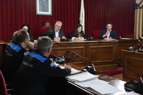 Imaxe da nova:Arias participa en Lugo na xunta local de seguridade que aprobou o borrador do convenio para abrir o aparcamento dos institutos