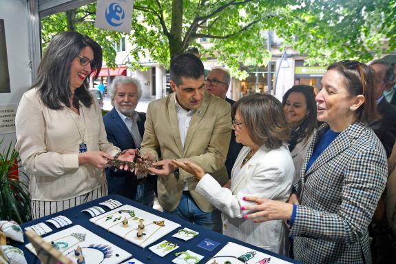 Imagen de la noticia:La Xunta destaca en Ourense el valor de la artesanía en la dinamización comercial y cultural de las villas y ciudades galleg...