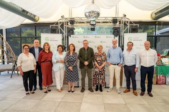 Imagen de la noticia:Gómez Caamaño destaca el papel fundamental de la Asociación Española Contra el Cáncer del Val Miñor en el cuidado próximo y ...