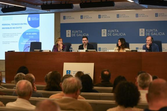 Imagen de la noticia:La Xunta consolida su compromiso con la seguridad y la salud laboral ante los retos emergentes de la transformación digital ...