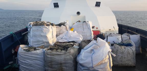 Imaxe da nova:Gardacostas comisa máis de 2.000 cacharros de polbo entre cabo Silleiro e A Guarda con 377 quilos desta especie