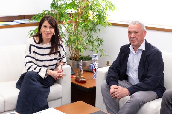 Imaxe da nova:A conselleira María M. Allegue mantén unha reunión co alcalde da Fonsagrada
