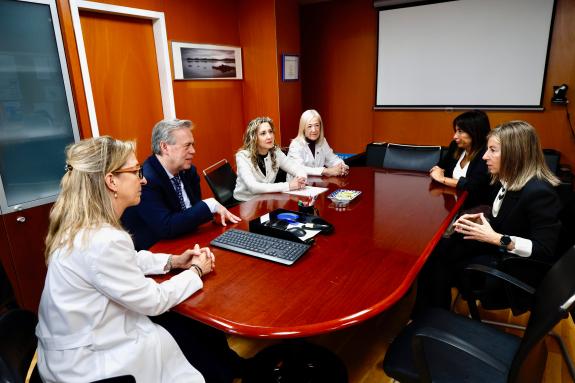 Imagen de la noticia:El Servicio Gallego de Salud y la Asociación Española Contra el Cáncer de Ferrol colaboran en el apoyo a los enfermos oncoló...