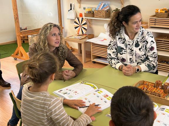 Imaxe da nova:A delegada territorial da Xunta en Ferrol visita o CRA O Esquío de Valdoviño para coñecer a oferta educativa deste centro do ámbito...