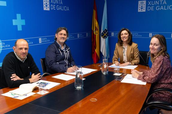 Imagen de la noticia:Ángeles Vázquez y el alcalde de Ortigueira evalúan el proyecto para instalar un centro de interpretación y observación de pá...