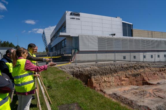 Imaxe da nova:Román Rodríguez visita a obra de construción do novo centro de fabricación intelixente de Aimen