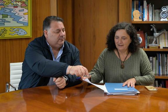 Imaxe da nova:Belén do Campo e o alcalde de Frades reúnense para seguir avanzando nas vías de colaboración entre ambas administracións