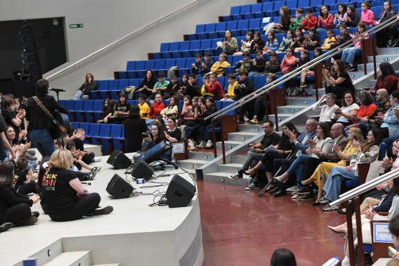 Imaxe da nova:A Xunta enxalza o traballo do alumnado que participou na VIII edición do certame ‘Cantamos con las manos’