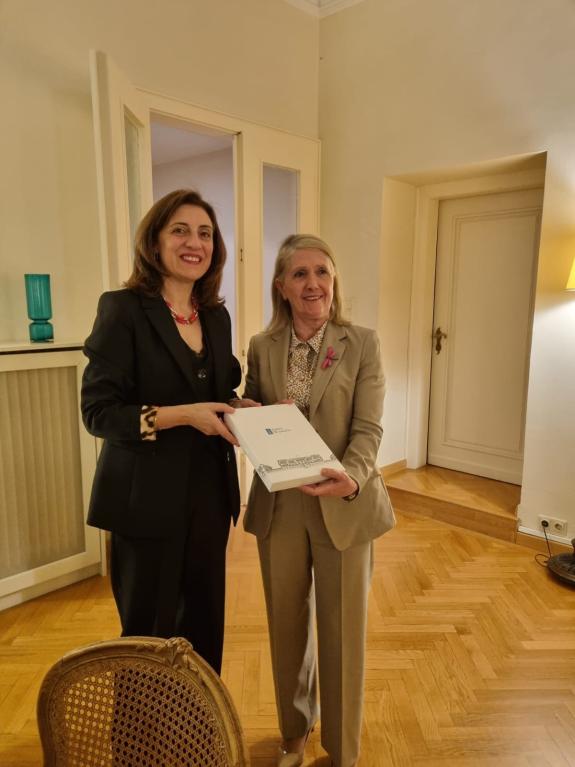 Imagen de la noticia:Ángeles Vázquez mantiene en Viena un encuentro con la embajadora de España en Austria