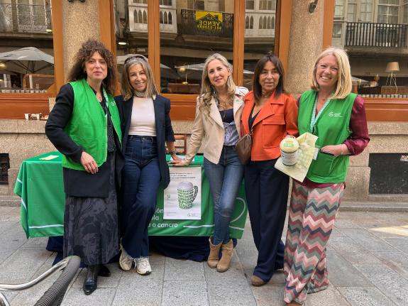 Imagen de la noticia:La delegada territorial de la Xunta en Ferrol anima a colaborar con la AECC durante la jornada de cuestación