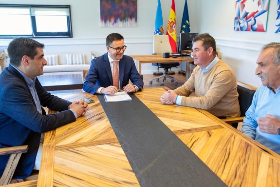 Imagen de la noticia:La Xunta aborda con el Ayuntamiento de Ponteceso vías de colaboración a favor del impulso del comercio de proximidad del mun...