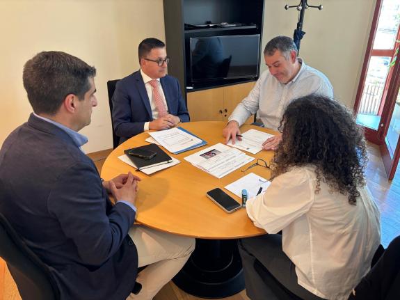 Imaxe da nova:A Xunta e o Concello de Ordes avanzan na colaboración para dinamizar a praza de abastos deste municipio