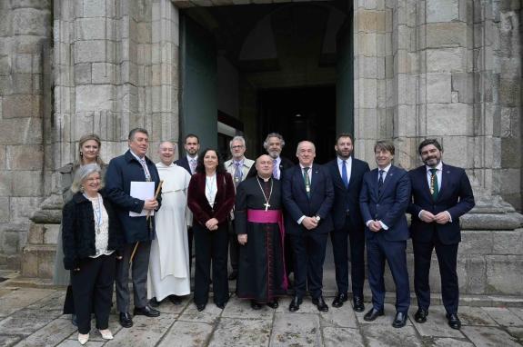 Imaxe da nova:A Xunta asiste ao acto da Función do Voto á Virxe do Rosario na Coruña