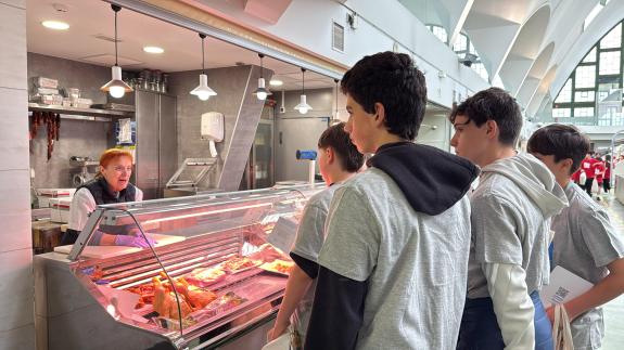 Imaxe da nova:A Xunta achega o comercio local coruñés ás novas xeracións coa xincana educativa da iniciativa ‘Localízate’