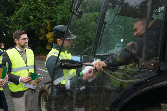 Imaxe da nova:A Xunta lanza unha campaña de prevención para concienciar sobre os riscos do manexo do tractor con especial foco no rural galego