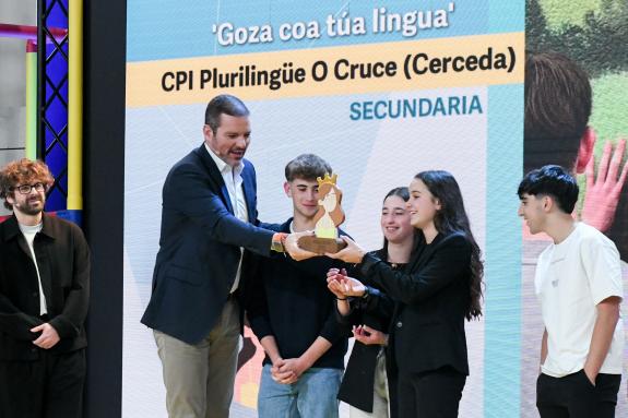 Imagen de la noticia:López Campos celebra la 